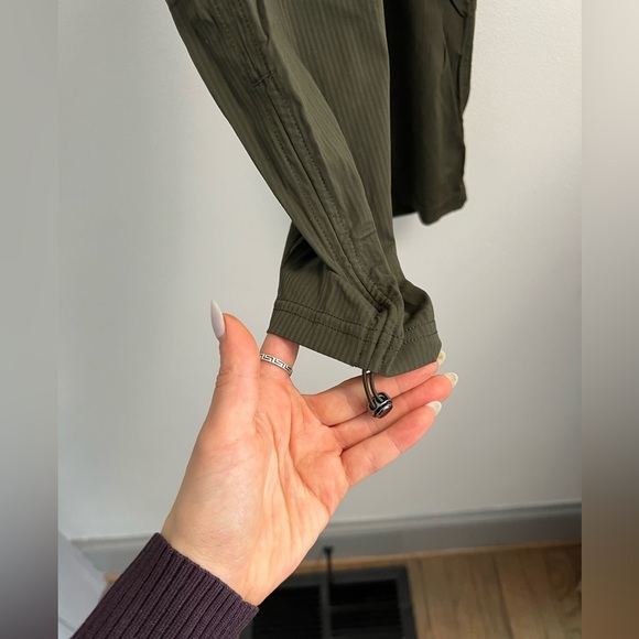 Lululemon Dance Studio Crop Joggers Sweatpants 25" - Dark Olive - Size 4 - Picture 5 of 16